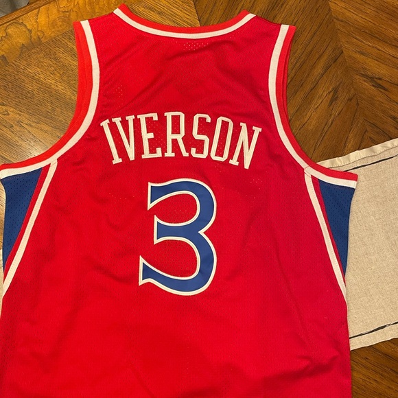 Allen Iverson Philadelphia 
76ers Mitchell & Ness 
Swingman 96-97 Jersey XL - Picture 6 of 7